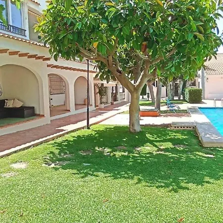 Sunny Seaside Retreat Campello Appartement *